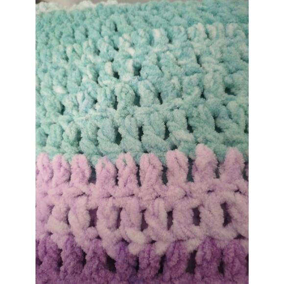Multicolored crochet blanket - Picture 3 of 5